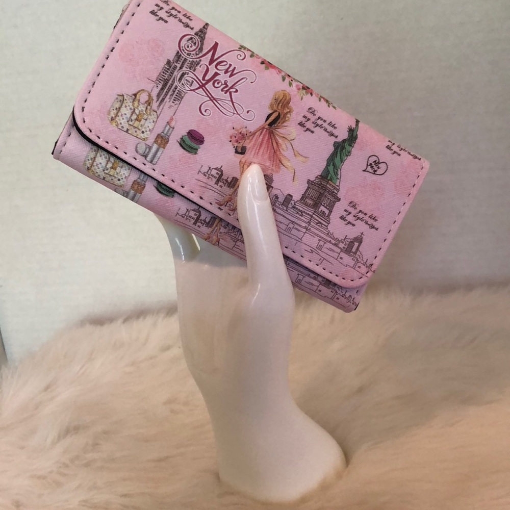 New York Graphic Print Wallet/NWT